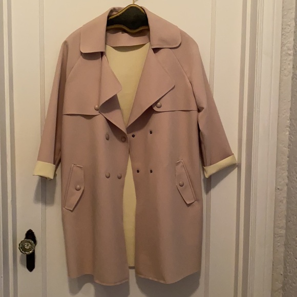 Gorgeous light weight trench style coat - Picture 10 of 12